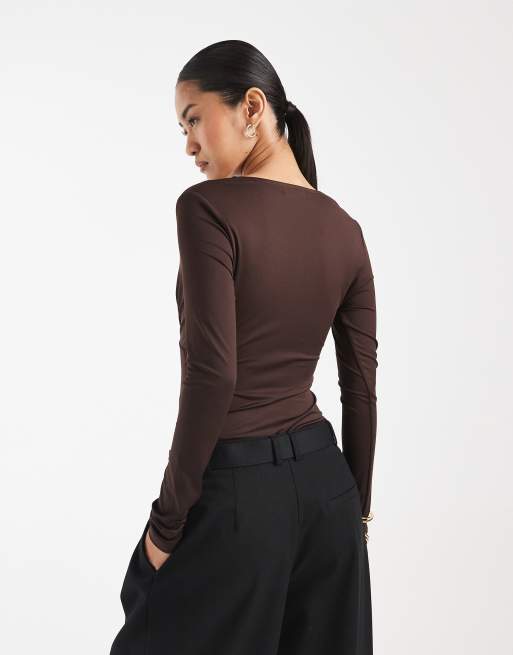 4th & Reckless slinky long sleeve plunge bodysuit in chocolate, 3 of 4