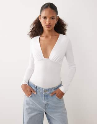 4th & Reckless Slinky Long Sleeve Plunge Neck Bodysuit In White