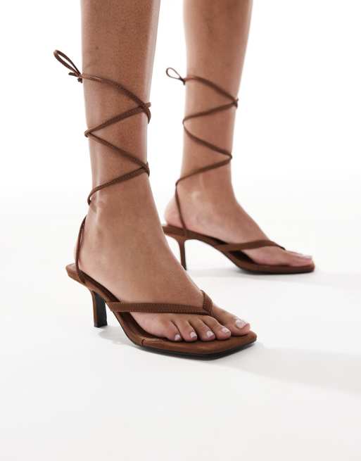 4th & Reckless strappy mid heeled thong sandals in faux suede brown, 3 of 4