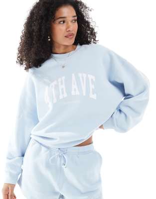 4th & Reckless - Sweatshirt in Babyblau mit Avenue-Logo