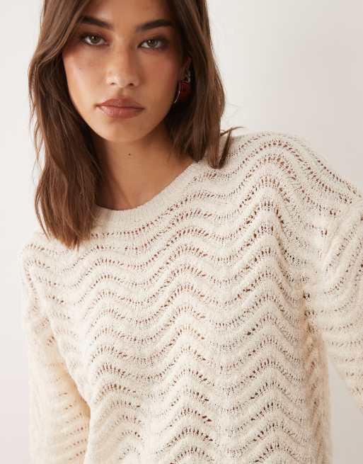 4th & Reckless - T-shirt de plage d'ensemble en maille ondulée semi-transparente avec taille basse et bord ondulé - Beige, 3 de 5