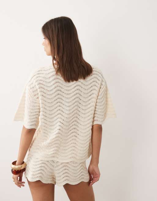 4th & Reckless - T-shirt de plage d'ensemble en maille ondulée semi-transparente avec taille basse et bord ondulé - Beige, 4 de 5