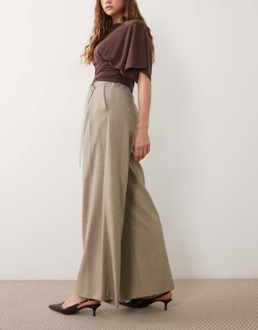 4th & Reckless tailored belted pleat front wide leg trousers in light grey marl, 2 of 5