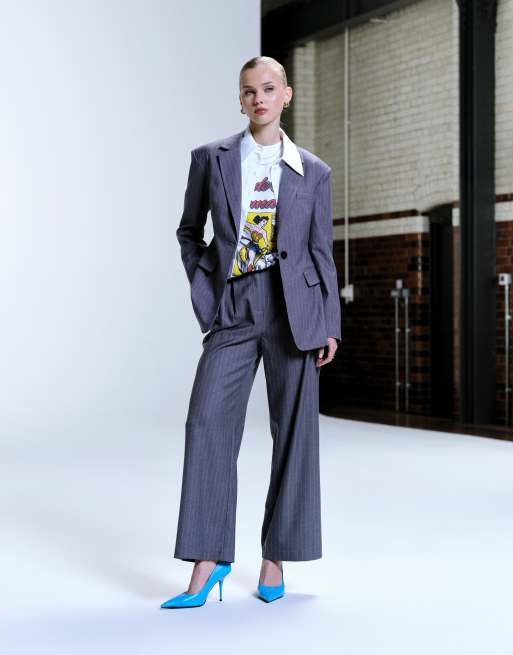 4th & Reckless tailored cinch waist seam detail blazer and wide leg pants set in grey pinstripe, 3 of 3