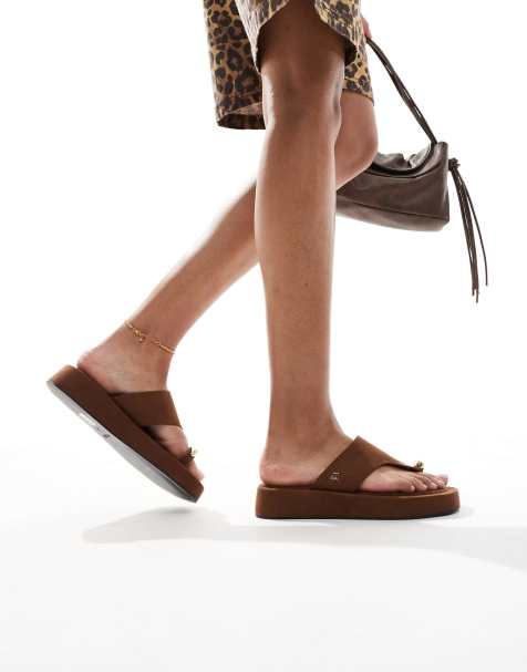 4th & Reckless - Teensandalen van imitatiesuède met plateauzool en gouden ring in bruin - view 1