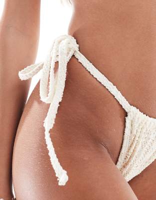 4th & Reckless Halterneck Triangle Textured Crochet Bikini Top In White