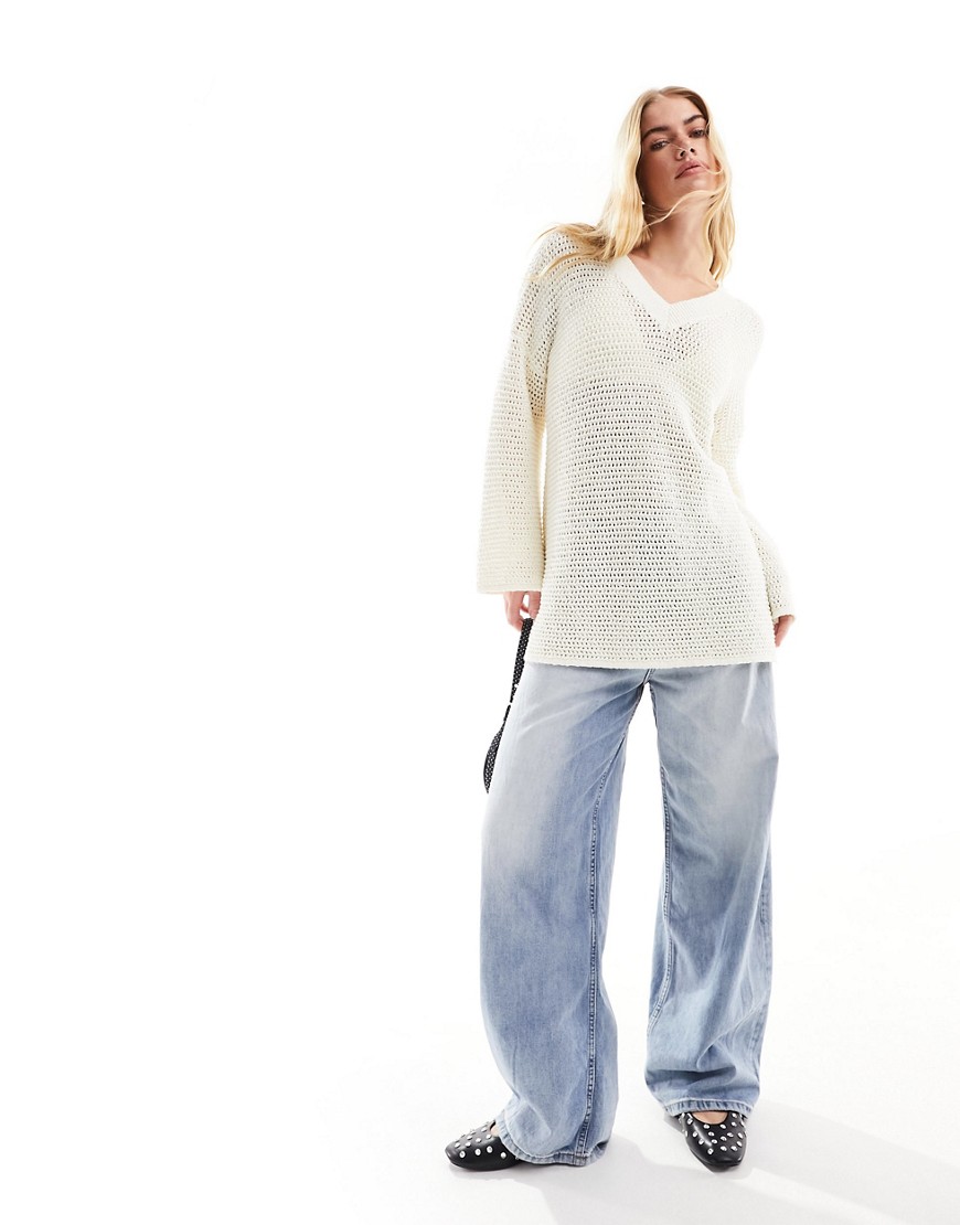 4th & Reckless v neck lightweight open knit jumper in cream-White