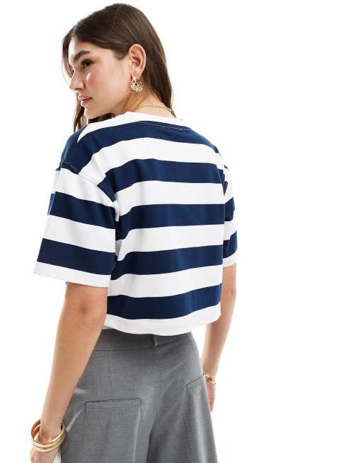 4th & Reckless – Vit och marinblå t-shirt med ränder i kort design och boxig passform med broderad logga, 4 av 4