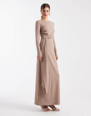 4th & Reckless - Weiches Maxikleid in Mokka mit verdrehter Drapierung vorne-Neutral