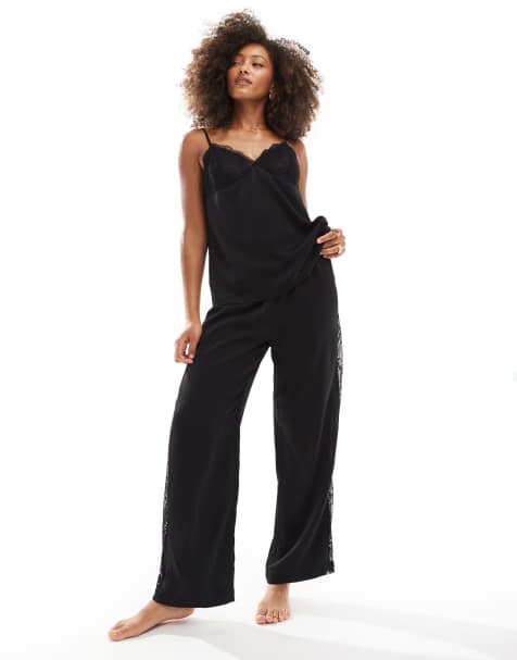4th & Reckless – Weit geschnittene Pyjamahose aus Satin in Schwarz mit Spitzeneinsatz, Kombiteil - view 1