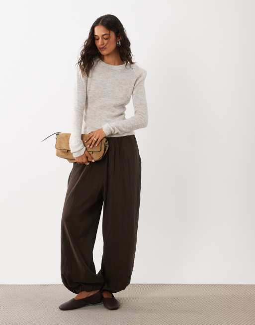 4th & Reckless wool-blend shoulder pad knitted long sleeve top in ivory, 2 of 4
