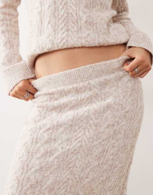 4th & Reckless wool feel cable knit maxi skirt co-ord in oat, 3 of 5