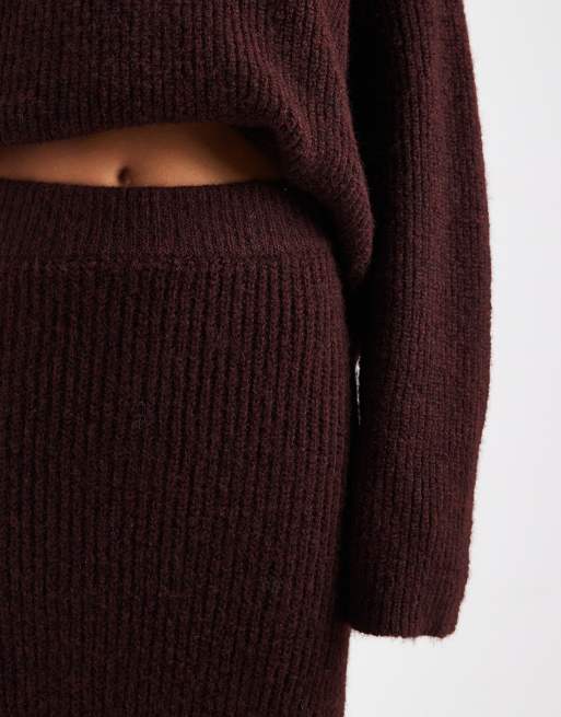 4th & Reckless wool feel knit flared maxi skirt co-ord in plum, 4 of 5
