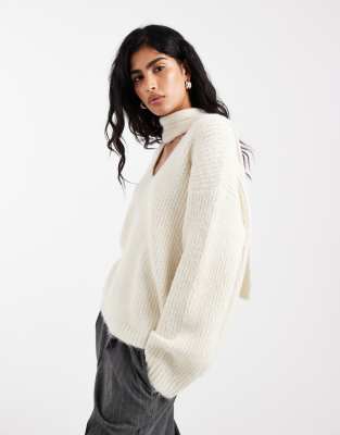 4th & Reckless Wool Feel Scarf Detail V Neck Sweater In White