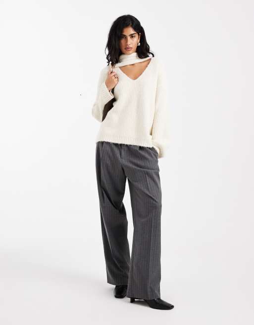 4th & Reckless wool feel scarf detail v neck sweater in cream, 4 of 4