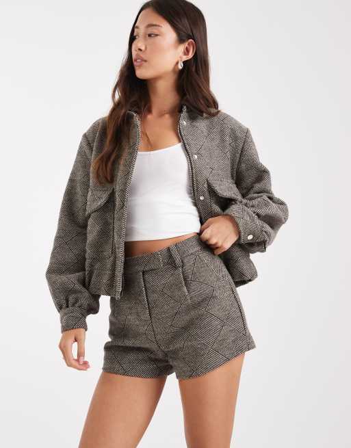 4th & Reckless wool feel tailored pleat front micro shorts co-ord in brown herringbone check, 3 of 5