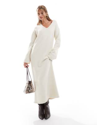 4th & Reckless 4th & Reckless wool mix fluffy knit v neck maxi jumper dress in cream-White