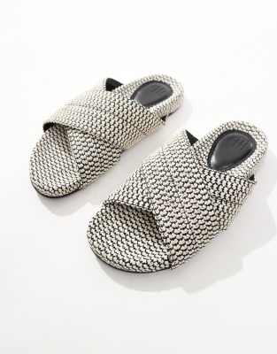 4th & Reckless Woven Crossover Strap Flat Sandals In Black