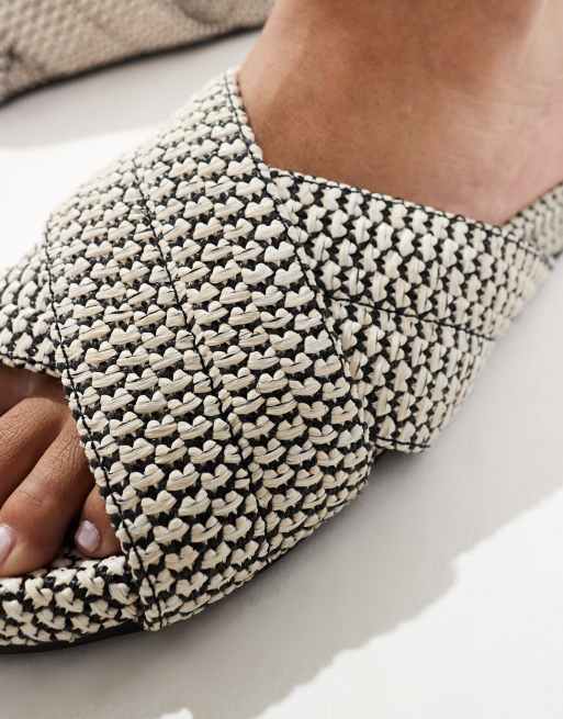 4th & Reckless woven crossover strap flat sandals in mono, 3 of 4