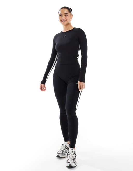 4th & Reckless x Felicia Wedin - Apres Ski - Indra - Sort sæt med træningstop og leggings med kontrasterende bånd