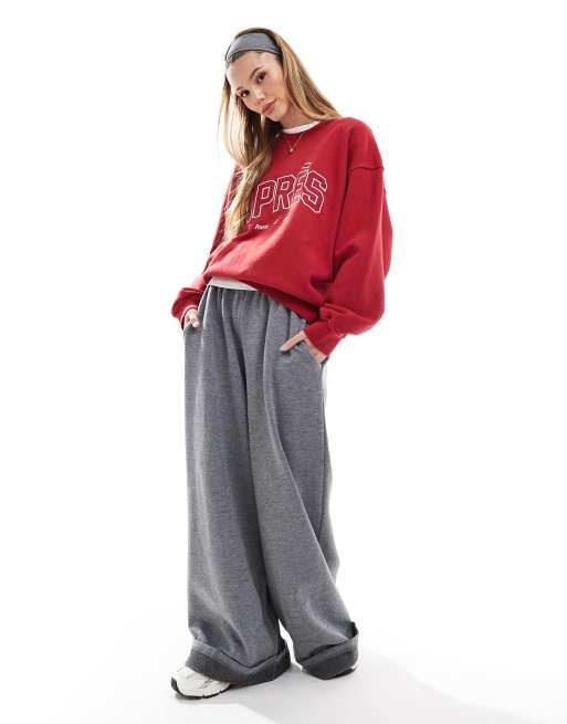 4th & Reckless x Felicia Wedin – Apres Ski – Röd sweatshirt med broderad logga , 2 av 4