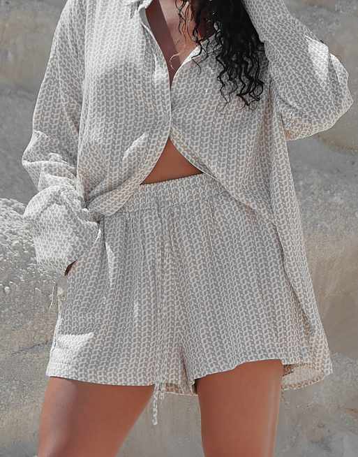 4th & Reckless x Loz Vassallo - Alice - Short d'ensemble de plage imprimé en lin - Crème et blanc, 3 de 4