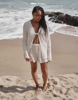 4th & Reckless 4th & Reckless x Loz Vassallo lanai crinkle linen beach short co-ord in white