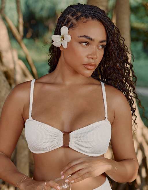 4th & Reckless x Loz Vassallo – Lulu – Krämvit, krinklad bikiniöverdel i crop top-modell med fyrkantigt, spräckligt spänne