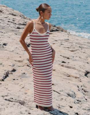 4th & Reckless x Luana Barron - Brittany - Gestreiftes Maxi-Strandkleid aus Strick in Kirschrot