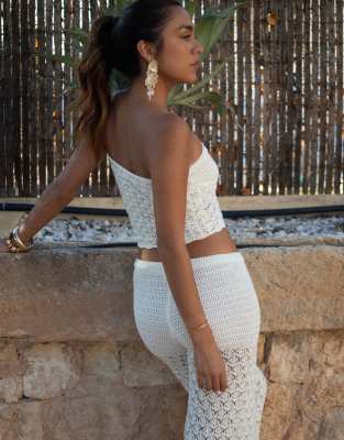 4th & Reckless X Luana Barron Cotton Rich Mixed Crochet Bandeau Scallop Trim Beach Top In White