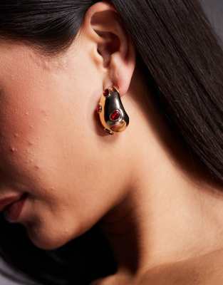 chunky hoop earrings with red jewels in 18k gold plated