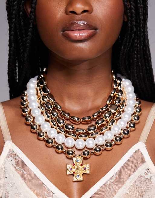 8 Other Reasons - Collana appariscente a strati con perle e pendente a croce color oro
