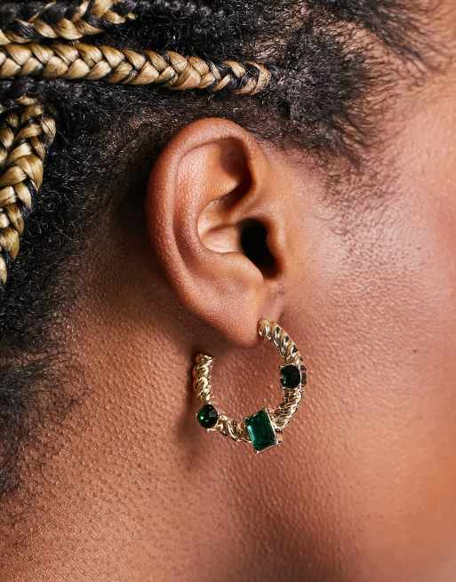 8 Other Reasons - Oorringen met imitatie-smaragdstenen in goudkleur