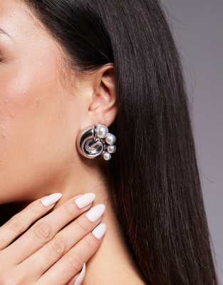 8 Other Reasons swirl chunky earrings with pearl detail in rhodium plated-Silver φωτογραφία