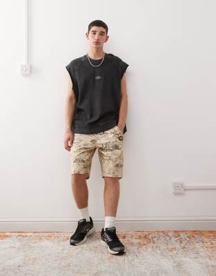 AAPE By A Bathing Ape – Beżowe szorty typu worker w stylu carpenter ze wzorem z motywem rodeo na całości, część zestawu - view 1