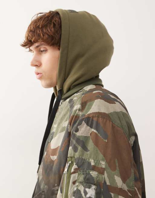 Aape by A Bathing Ape – Bomberjacke aus schwerem Material mit dunklem Military-Muster und Kapuze, 4 von 5