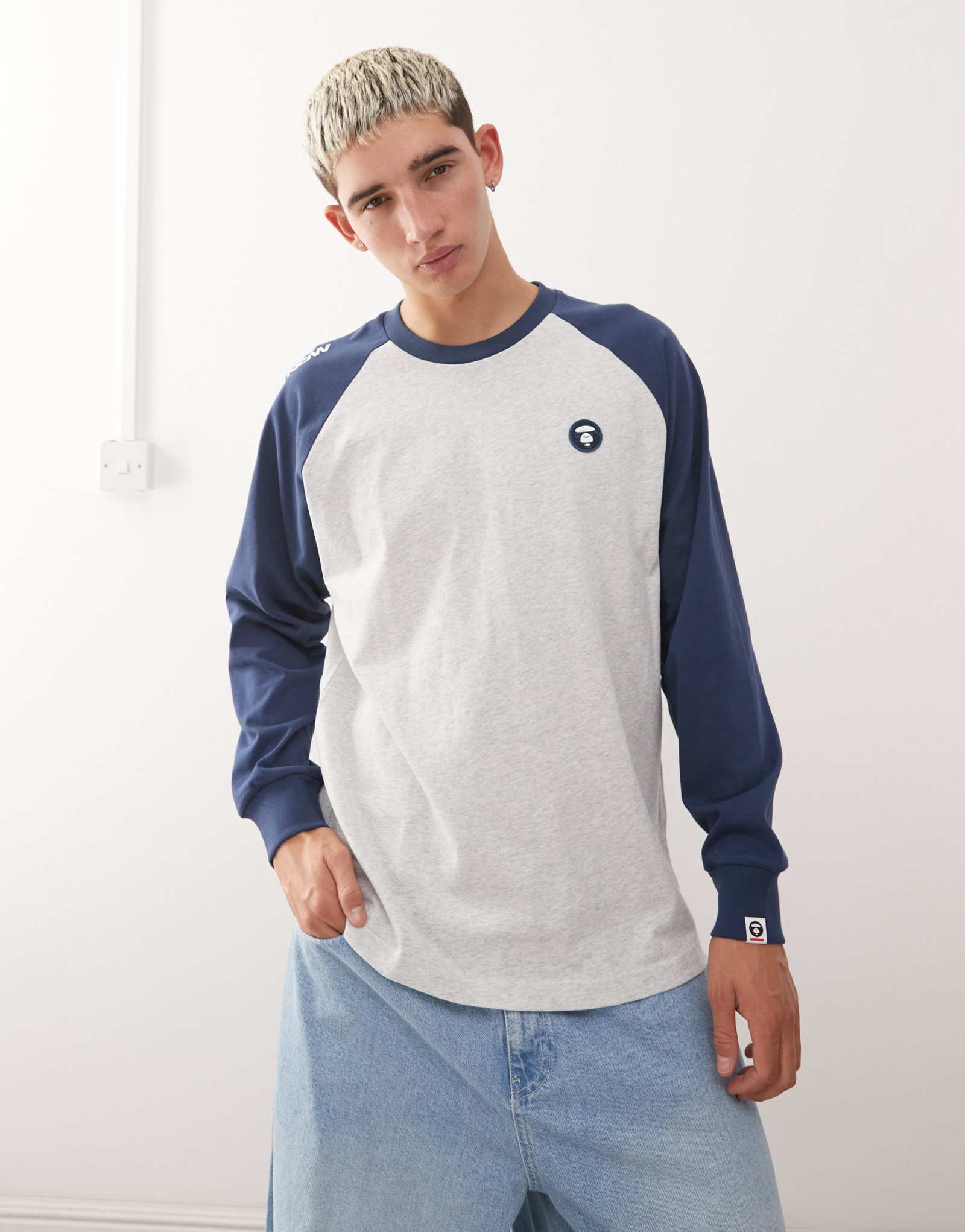 Облегающая футболка-реглан с длинным рукавом Aape by A Bathing Ape серого и темно-синего цветов