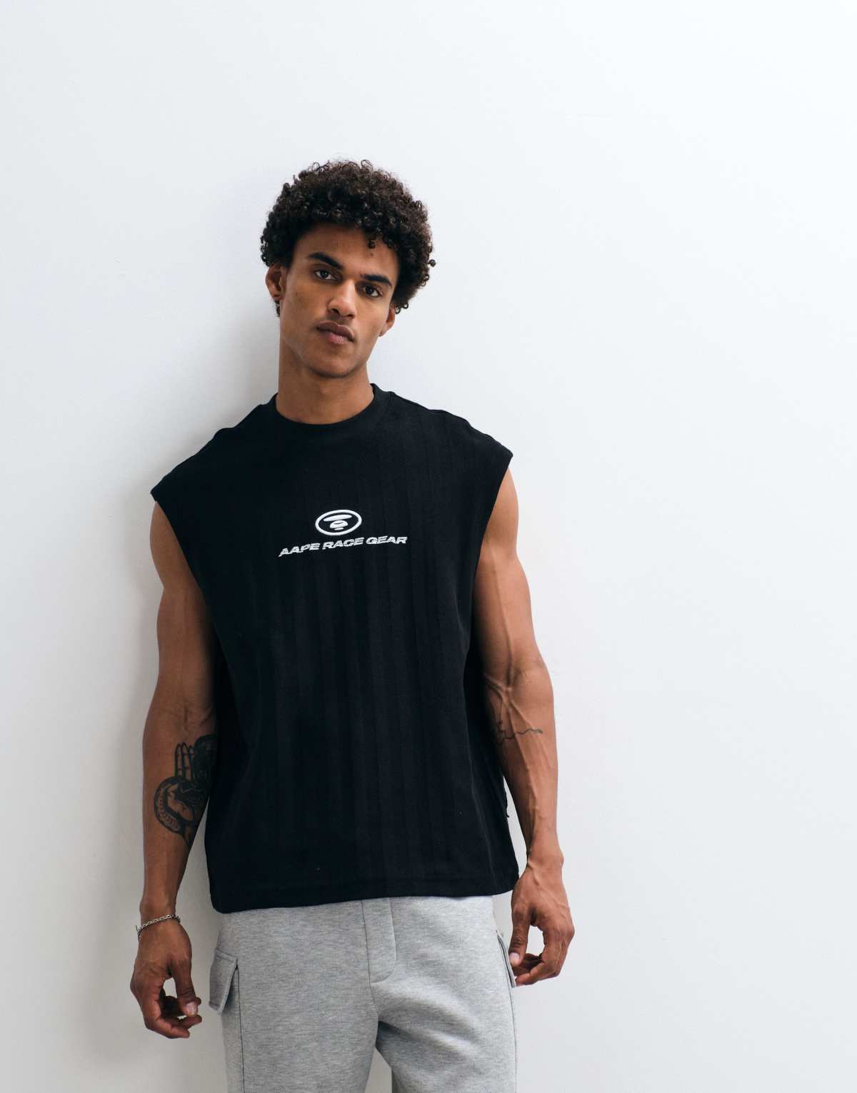 Aape By A Bathing Ape® chaleco sin mangas de corte holgado en negro lavado con inserto de logotipo