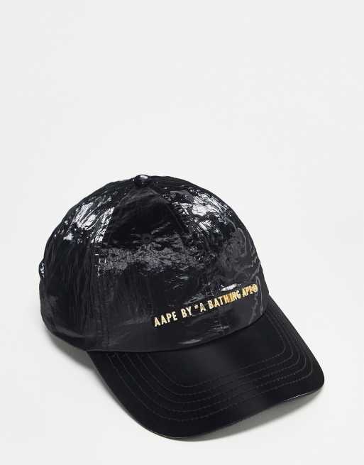 AAPE By A Bathing Ape – Czarna czapka baseballowa z daszkiem i metalową wstawką z logo