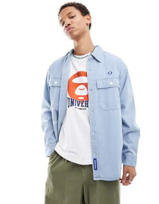 AAPE By A Bathing Ape - Denim overhemd met lange mouwen in lichtblauwe wassing