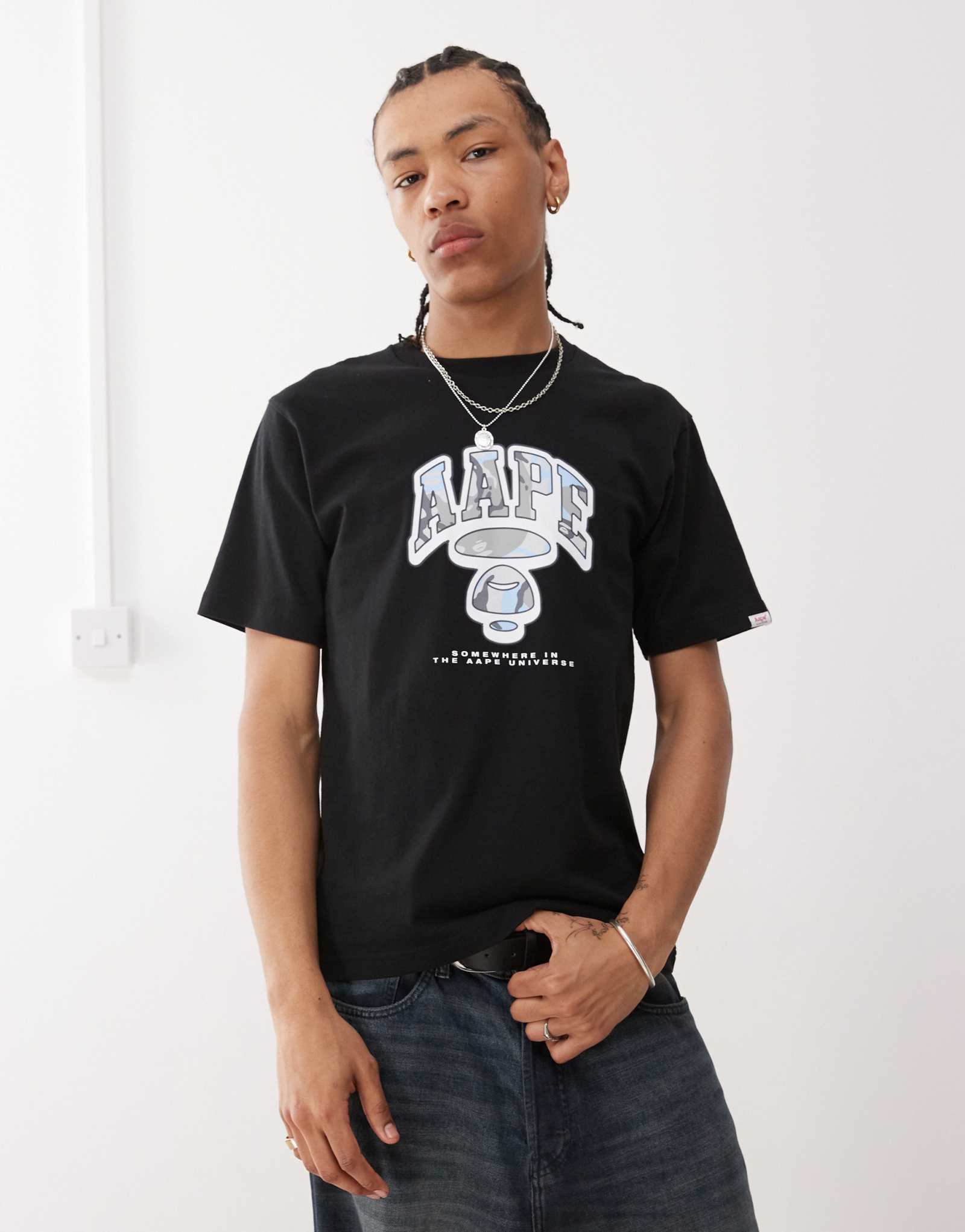 Футболка с граффити-логотипом Aape by A Bathing Ape черного цвета