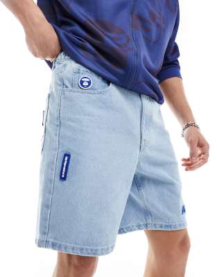 AAPE by A BATHING APE – Jeansshorts mit Waschung in Hellblau