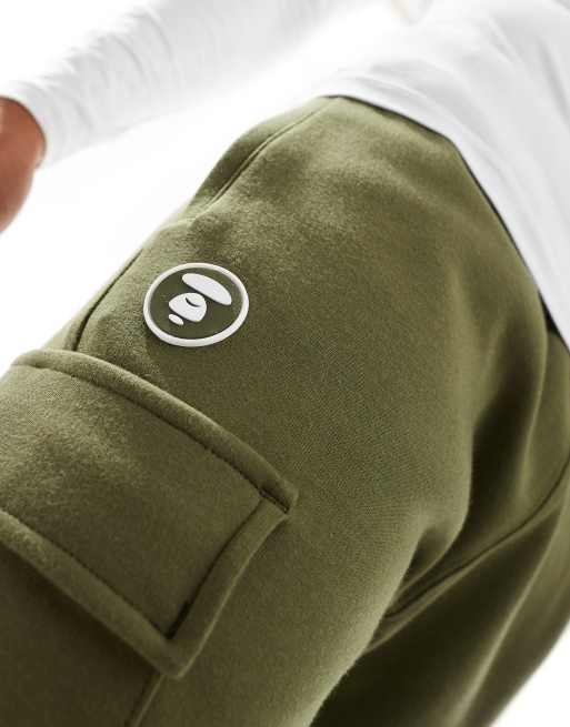 Aape By A Bathing Ape – Kakifärgade joggingbyxor i cargostil med muddar och logga, 3 av 5