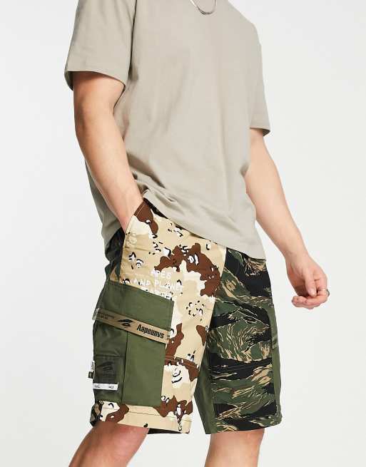 AAPE By A Bathing Ape – Khakifärgade cargoshorts med flerfärgad kamouflagemönster