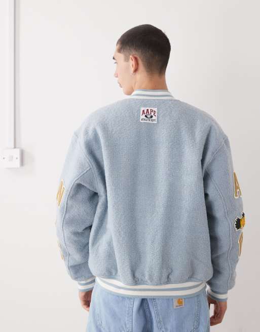 Aape By A Bathing Ape – Ljusblå bomberjacka i collegestil med broderi på ärmen, 3 av 5