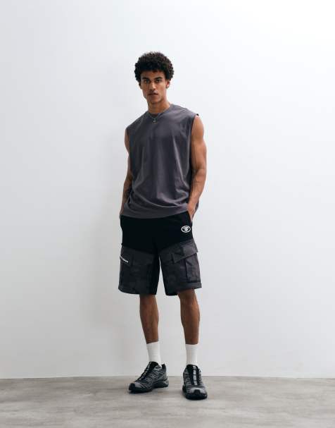 Aape by A Bathing Ape locker geschnittene Jersey-Shorts mit Motocross-Design in Schwarz mit Taschen im Military-Muster - view 1