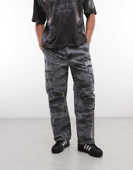 Aape by A Bathing Ape lockere Cargo-Hose in Schwarz mit Military-Muster, 2 von 5