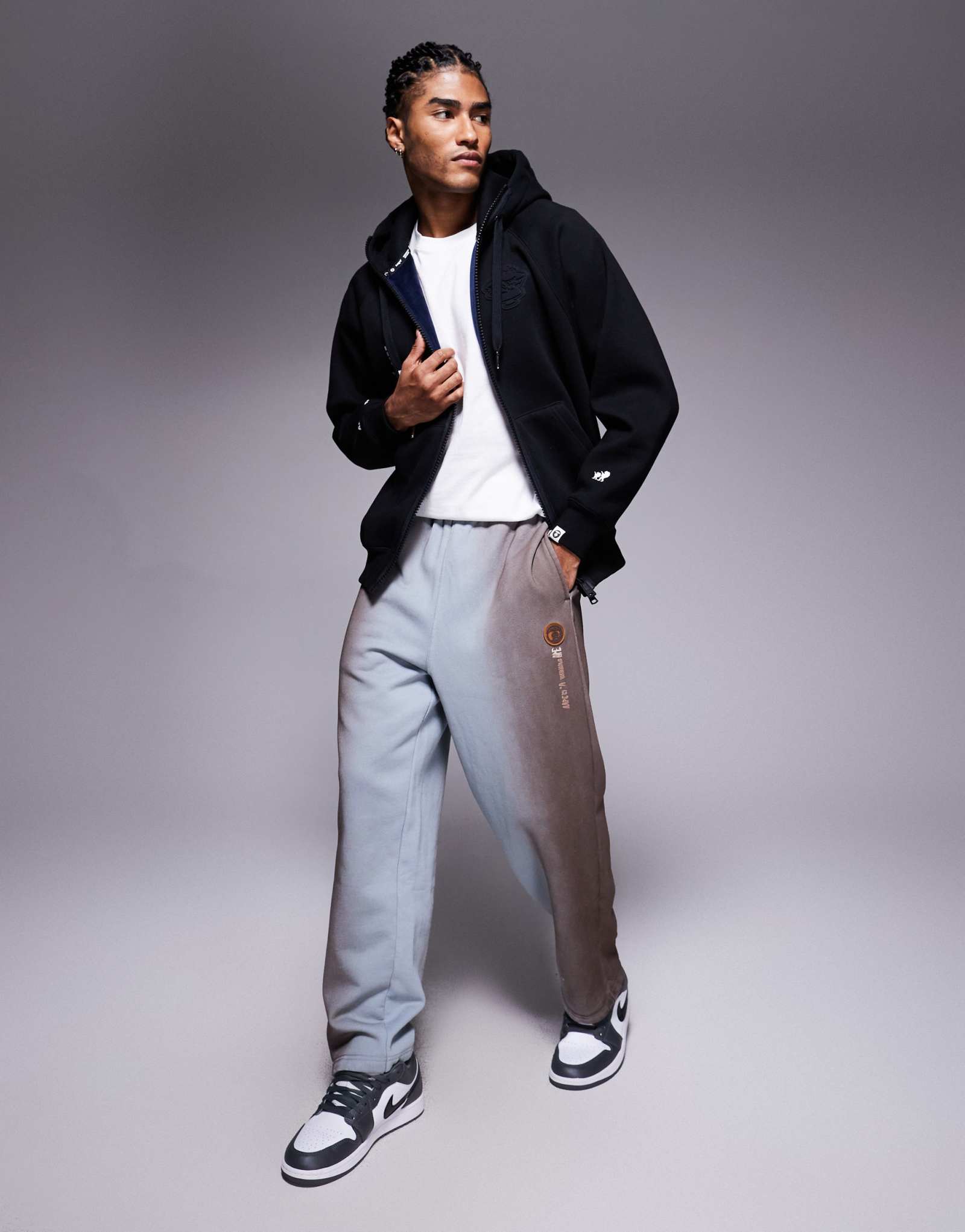 Спортивные брюки свободного кроя Aape by A Bathing Ape синего цвета с вышивкой на штанинах