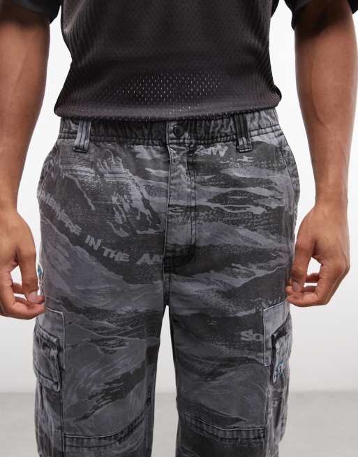 Aape by A Bathing Ape løstsiddende cargobukser i sort camo, 4 af 5