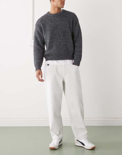 AAPE By A Bathing Ape – Luźne jeansy w kolorze złamanej bieli z haftowaną wstawką na nogawce